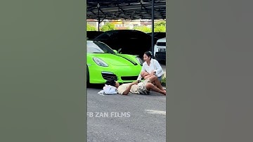 Kijk eens naar de reactie van dit meisje toen ze de dakloze man van de sultan op straat zag slape...