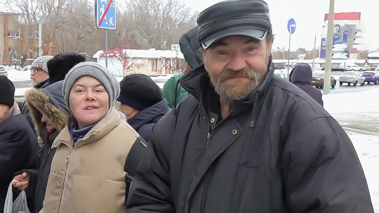 Волонтеры России собрали для бездомных новогодние подарки