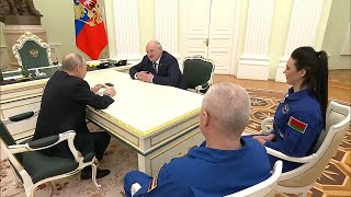"Ваши друзья из Кремля!" // Лукашенко и Путин поговорили по телефону с многодетной семьёй оленеводов