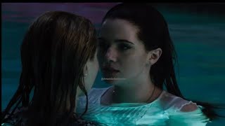 Karma Cai Na Piscina Bêbada E Beija A Amy - Faking It Legendado