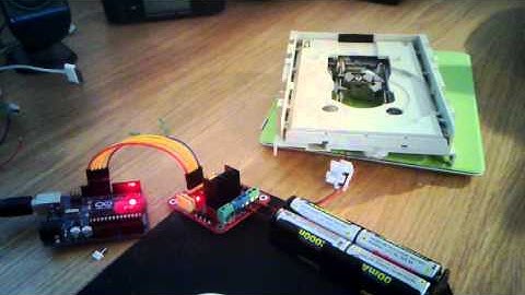 Arduino UNO controlling CD tray motor through L298N motor control