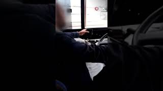 Şoförünün Seyir Halindeyken Telefonuyla Uğraştığı Anlar Kamerada