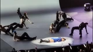 Rosalía Motomami World Tour CDMX -  La Combi Versace