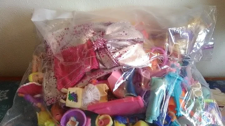 Huge Thrift Store Bag of Polly Pocket Mini Dolls, ...