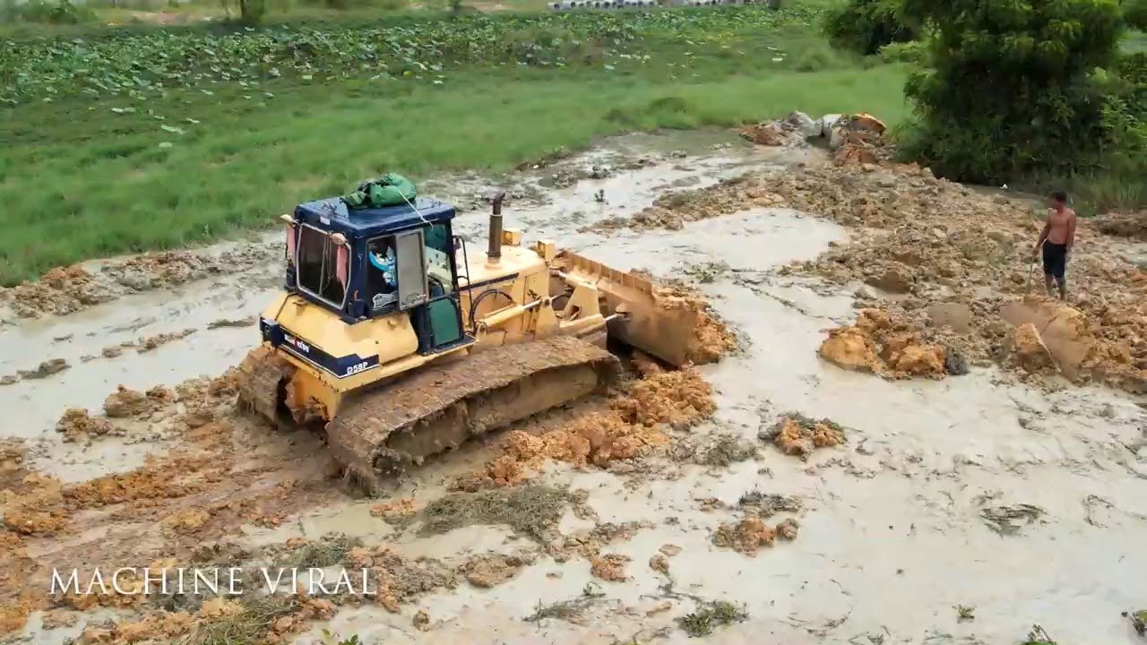 Smoot Working_ Abul Push Mud for land clearing leveling by skills operator