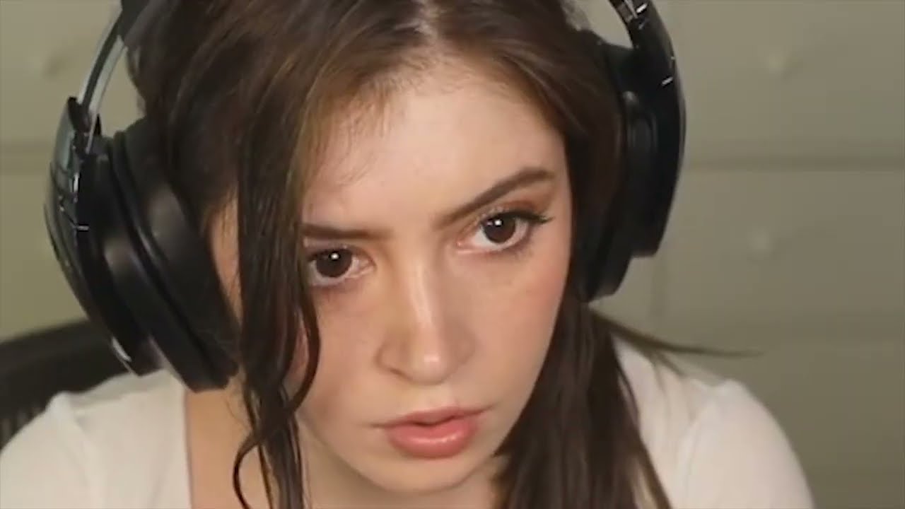 Chrissy Costanza Twitch