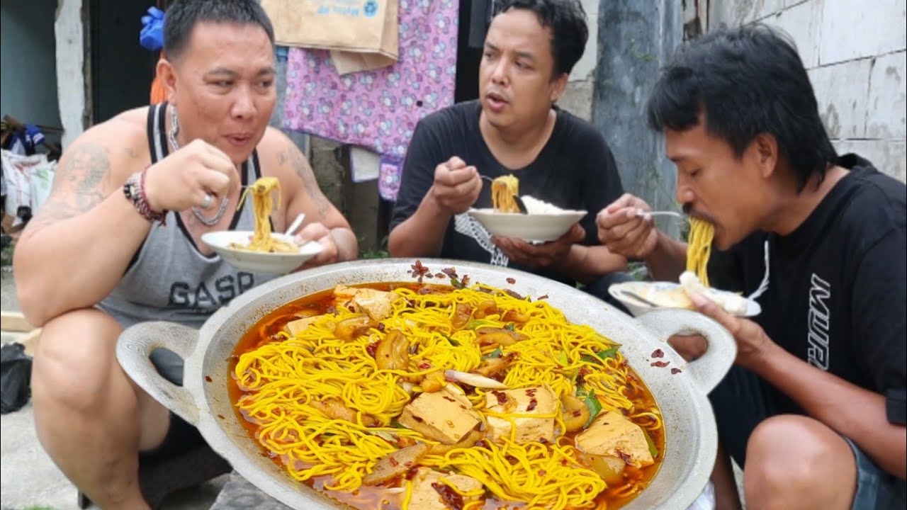 MIE KIKIL CHILI OIL TER NIKMAT