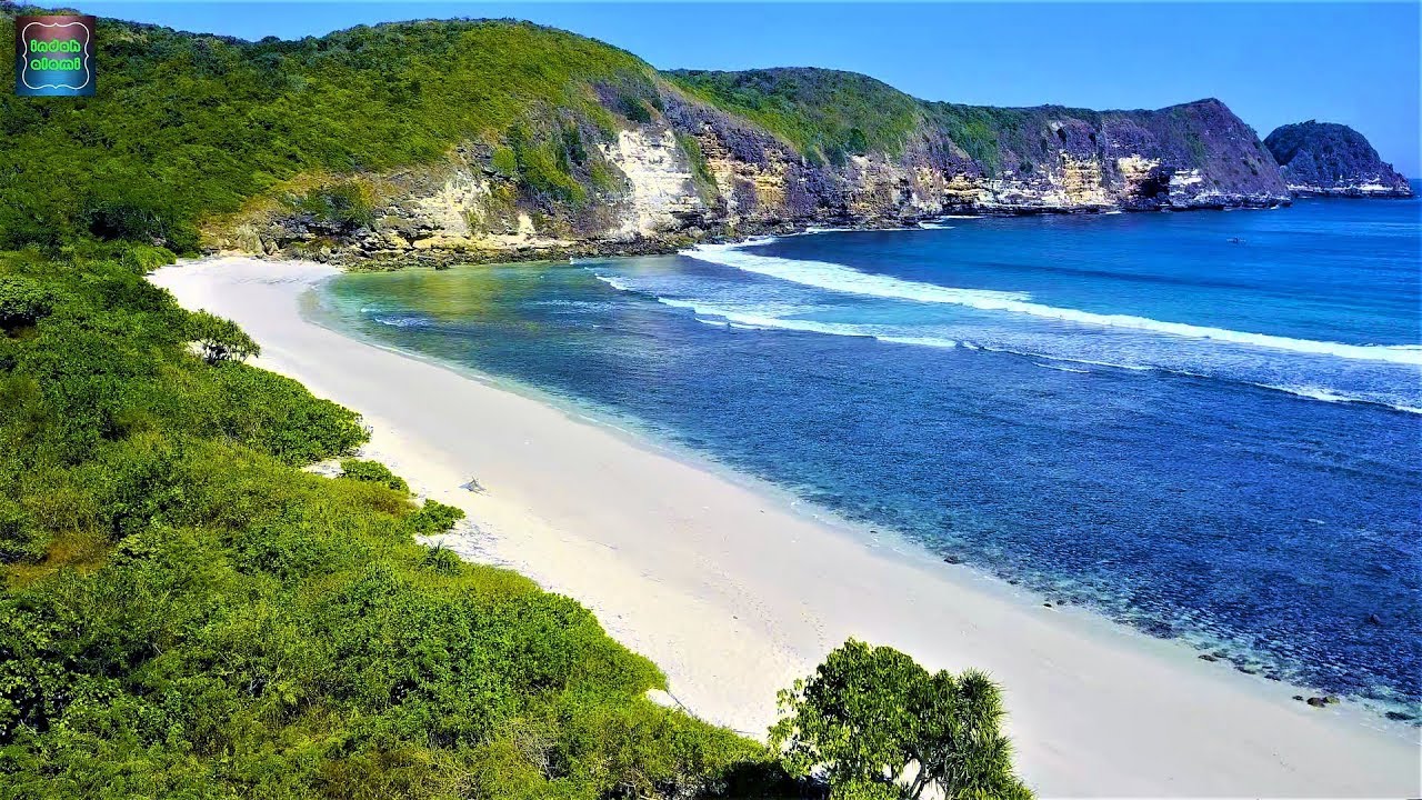 Indahnya Pemandangan Pantai Teluk Ujung