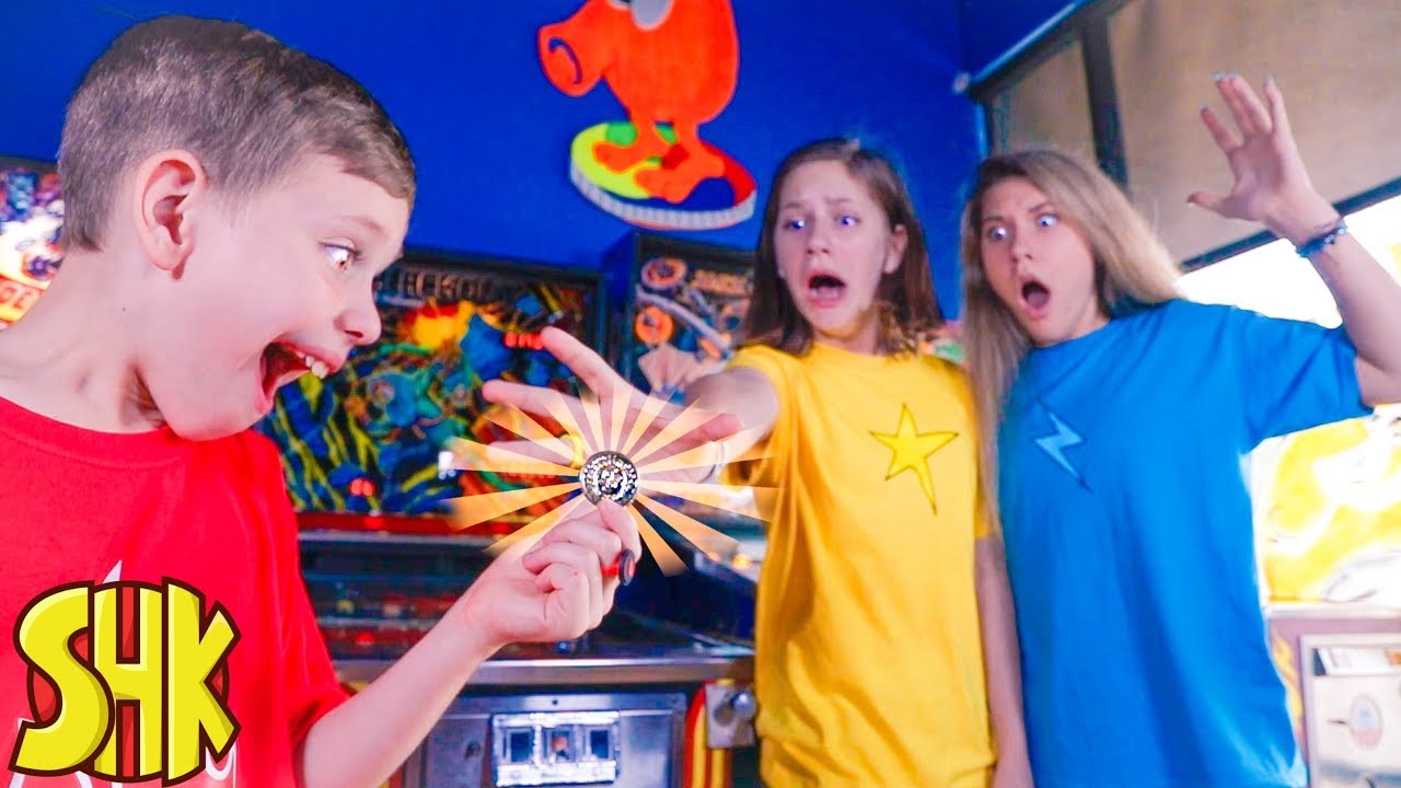 THE LAST ARCADE TOKEN Sis vs Bro Battle at the Arcade! SuperHeroKids