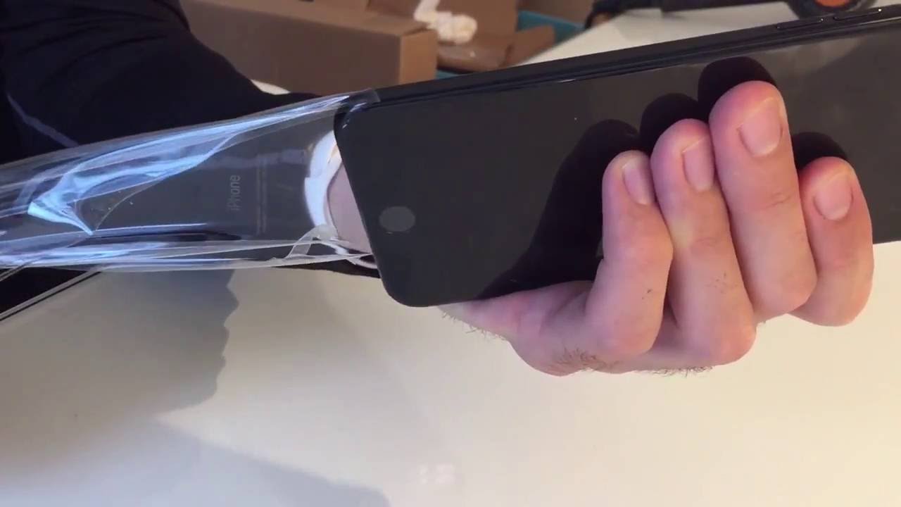 Removing Slickwraps Naked Wrap from Jet Black iPhone 7 Plus smartpak