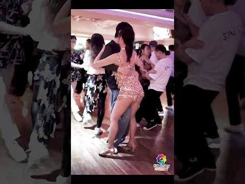 (바차타) 화려한 파티드레스 누나 바차타 댄스💛맘보빠 bachata Busan Korea 💚 #shorts #라틴댄스 #바차타 #살사 #파티 #댄스 #dance