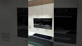 Кухня с рифлеными и бетонными фасадами #дизайнинтерьера