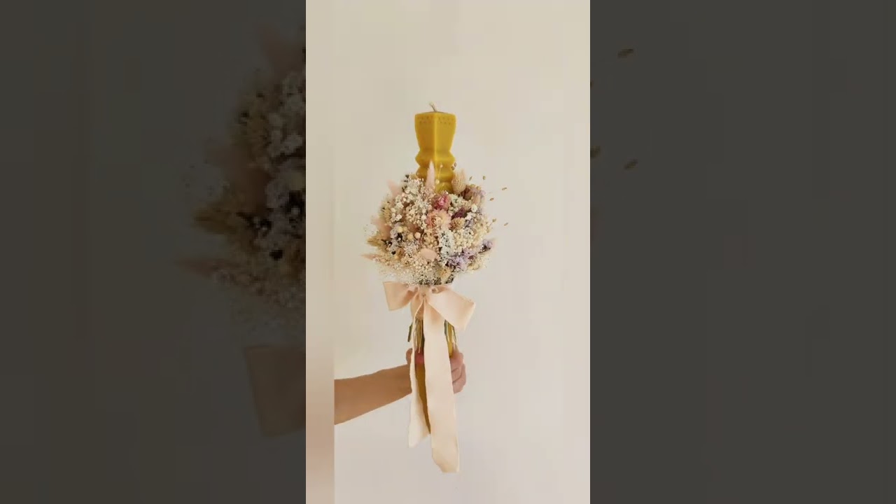 Lumânare botez fetița din ceară naturală și flori uscate