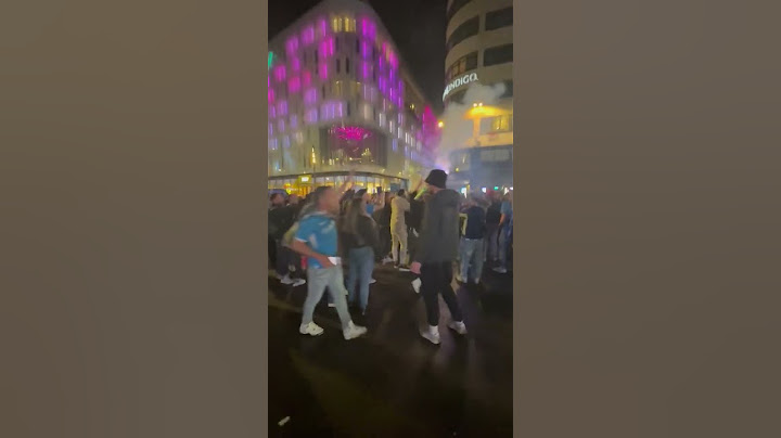 #LONDRA festeggia lo #SCUDETTO del #NAPOLI 🏆💙🇬🇧