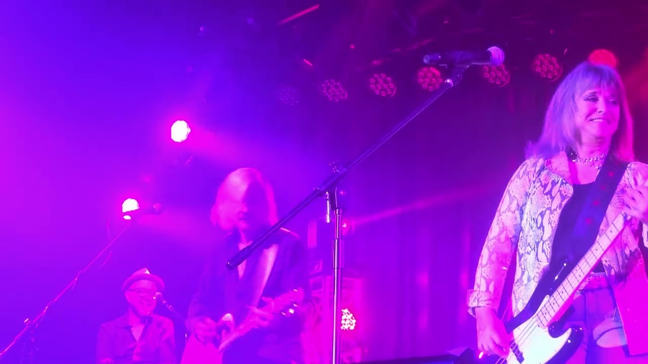 Suzi Q and Tim Henwood sings Stumblin'  in at Tweed Heads on 18th January 2025