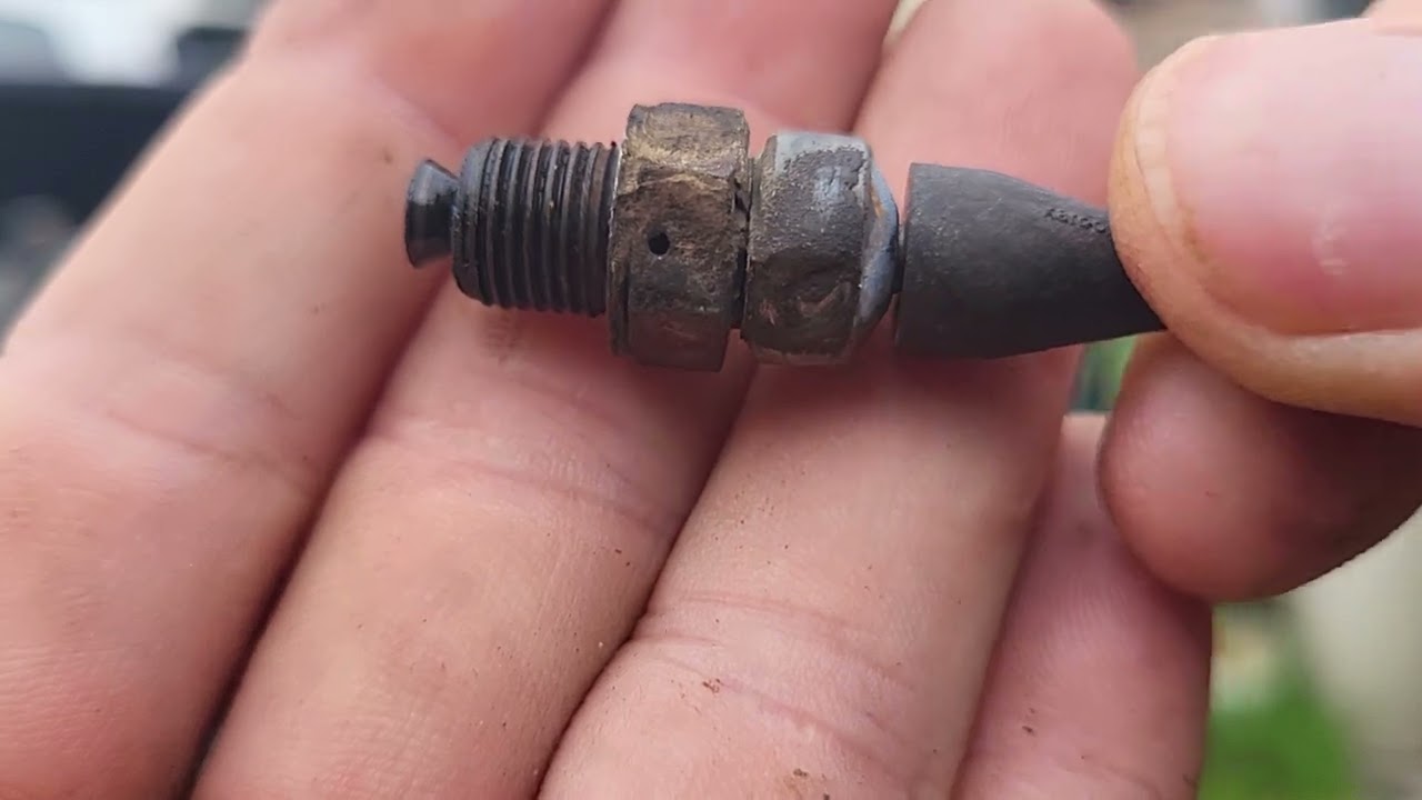 Servicing and diagnosing a 2 stroke.   Non running Husqvarna  K970 concrete saw to good.