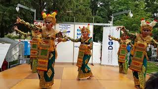 Download lagu Balinese dance Legong Keraton performed by Shivanata Tanzgruppe in Vienna Balinese dance Legong Keraton performed by Shivanata Tanzgruppe in Vienna