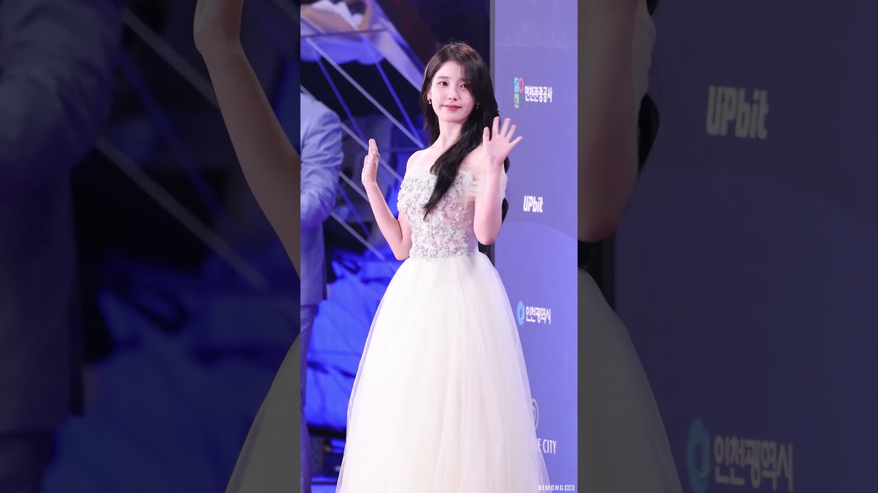 아이유(IU) 청룡시리즈어워즈 레드카펫 (Blue Dragon Series Awards) 직캠 | 250718