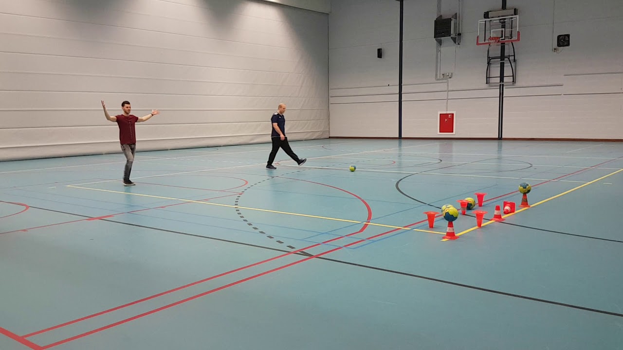 Handbal les 3 Oefening 1 - YouTube