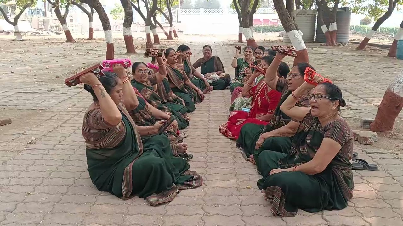 આ કિર્તન જોરદાર એકવાર અવશ્ય સાંભળો 👌👌👌👌 પારુલ બેન ગોંડલીયા 🌹(લખેલુ છે)