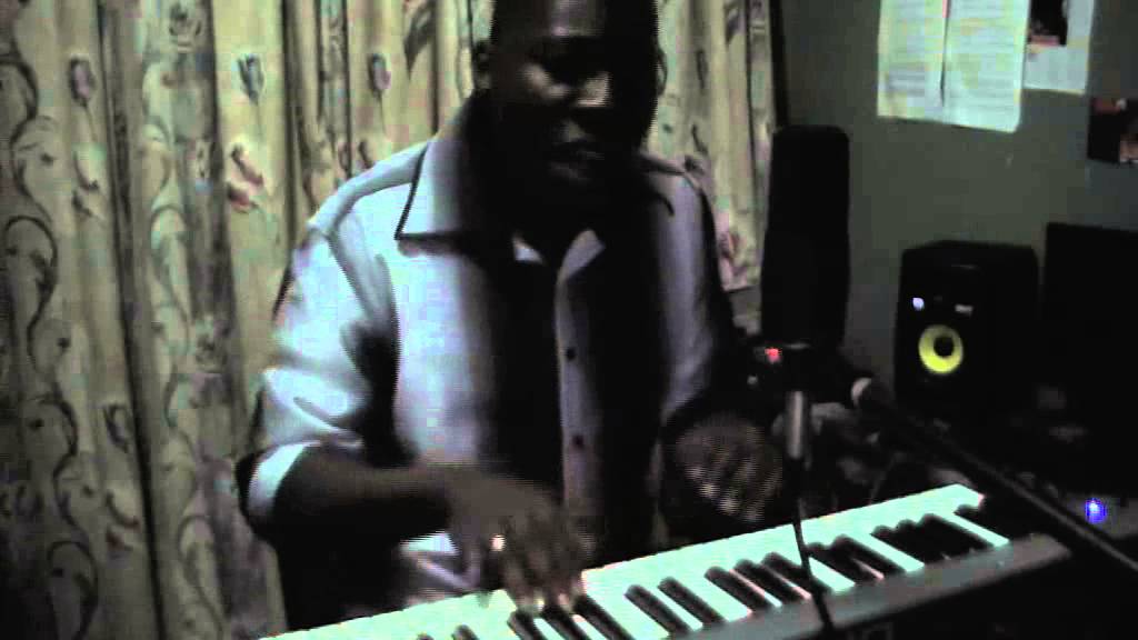 Earl W Green  performs Unga Tsheli muntu  live in studio