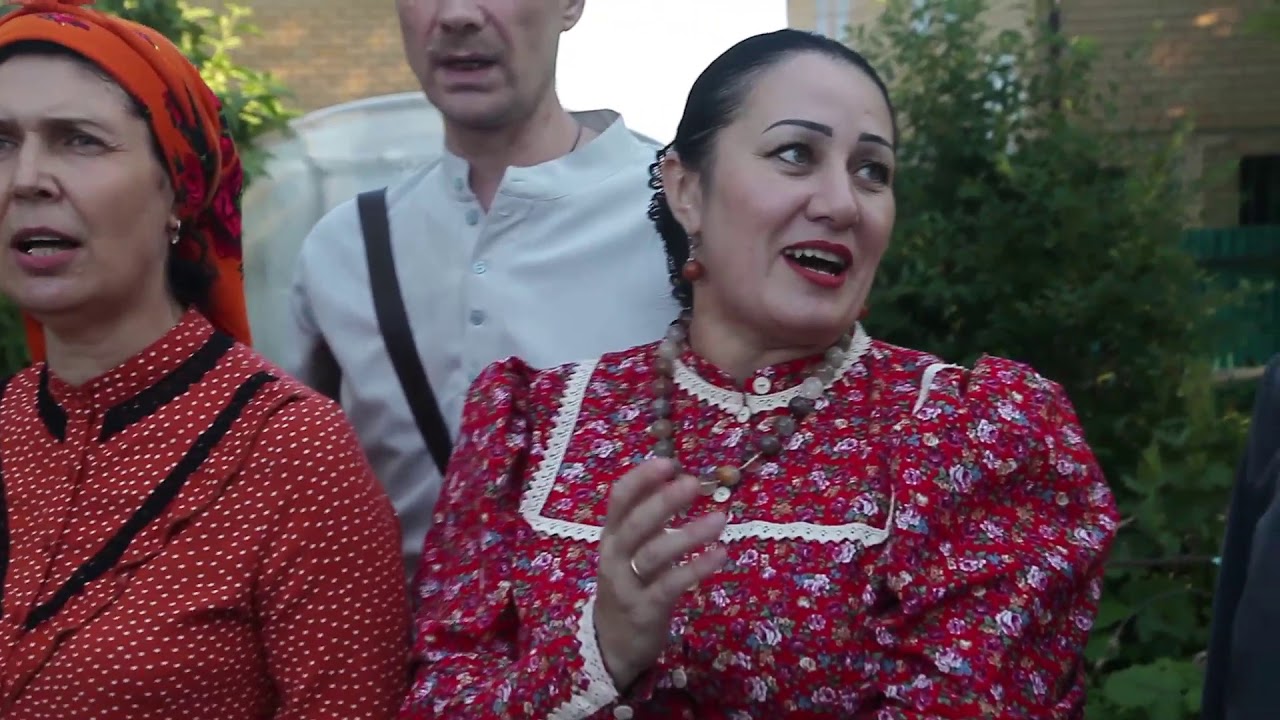 в том саду при долине. танец во саду садочки девочки гуляли. в саду при долине я. при долине я розы рвала. долина роз песня.