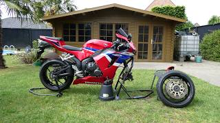 Honda CBR600RR PC69 (2025) How to remove and replace the front wheel