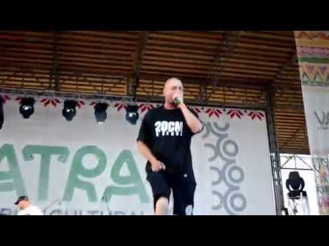 Parazitii - Din coltul blocului