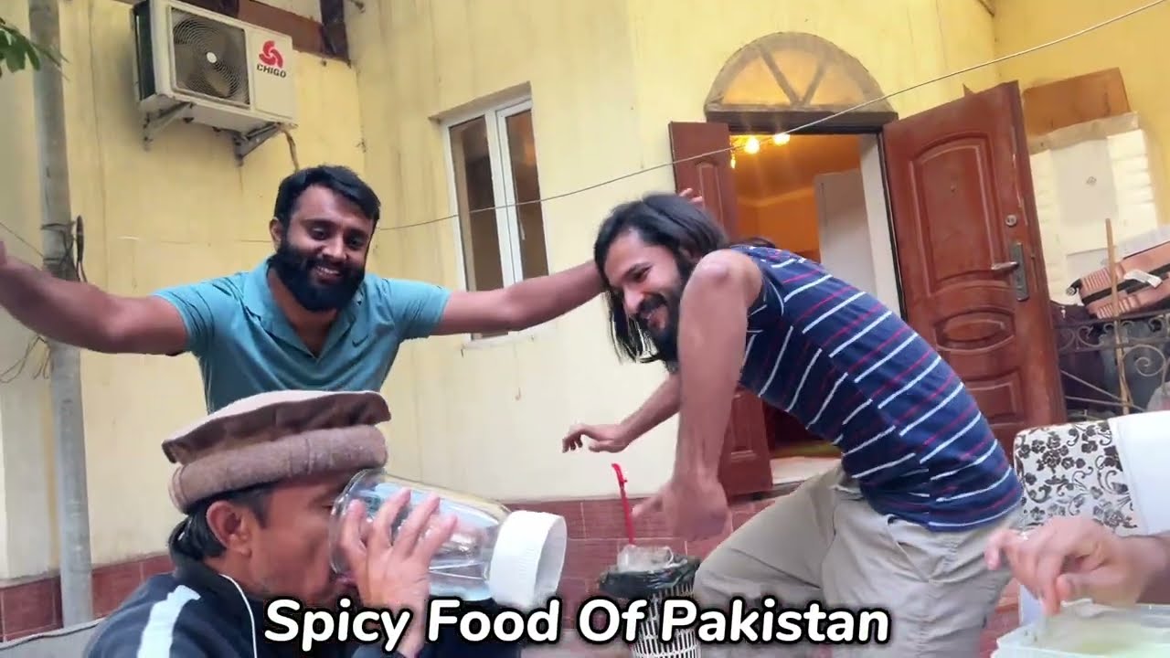 Russian Tried Spicy Food Of Pakistan | Fun Vlog