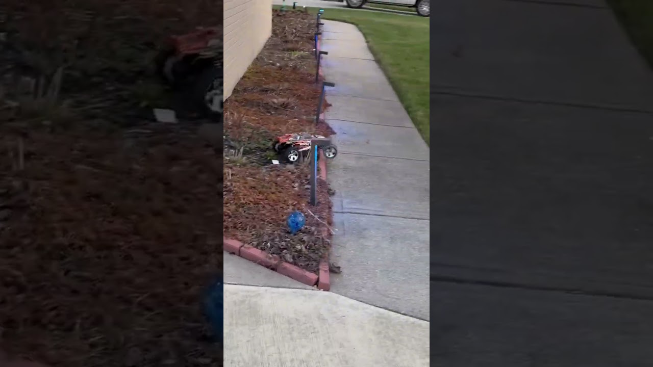 This Rustler Traxxas is chasing me😂😂