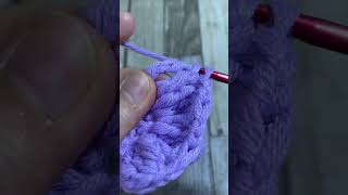 A SIMPLE GRANNY SQUARE THAT’S PERFECT FOR BEGINNERS #short #grannysquare