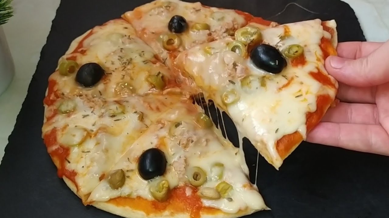 بيتزا الطاجين (المقلاة )بعجينة السميد تجي خفيفة وفي نفس الوقت مقرمشة من أروع الوصفات لي راح تجربيها