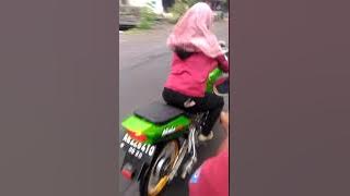 Cewek naik Ninja R