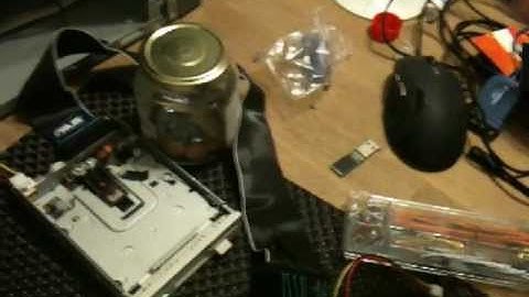 Floppy stepper controlled by ir ranger.