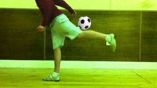 Reverse Dislocated Knee (Tutorial) :: Freestyle Football / Soccer