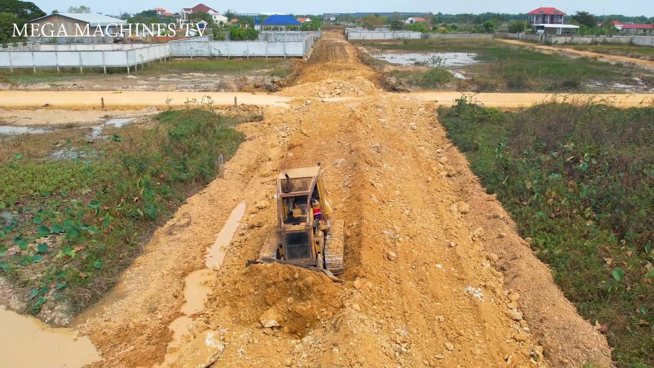 Showing Action Skills Excellent bulldozer work Road building, Dump Truck Unloading