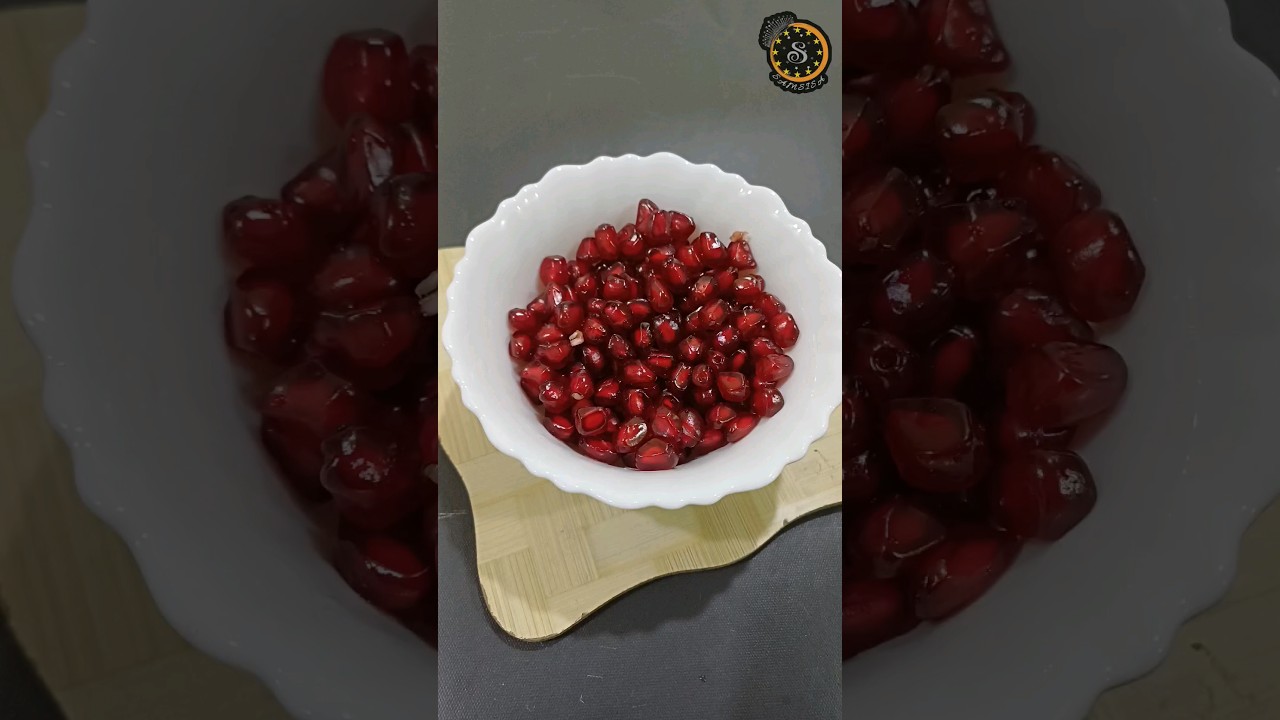 Pomegranate smoothie With Dates and Chocolate syrup 😋. 