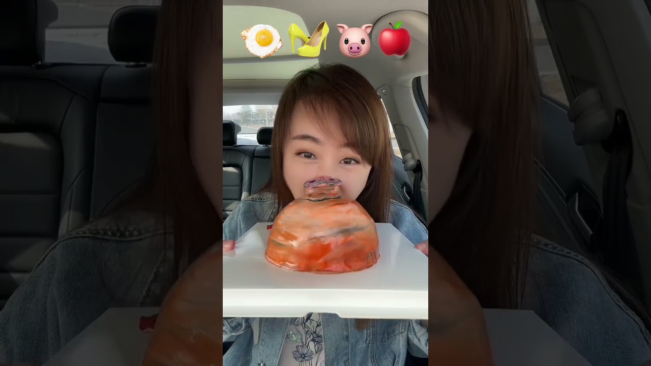 Eat emoticons,eat you bite by bite,the co-pilot eats snacks