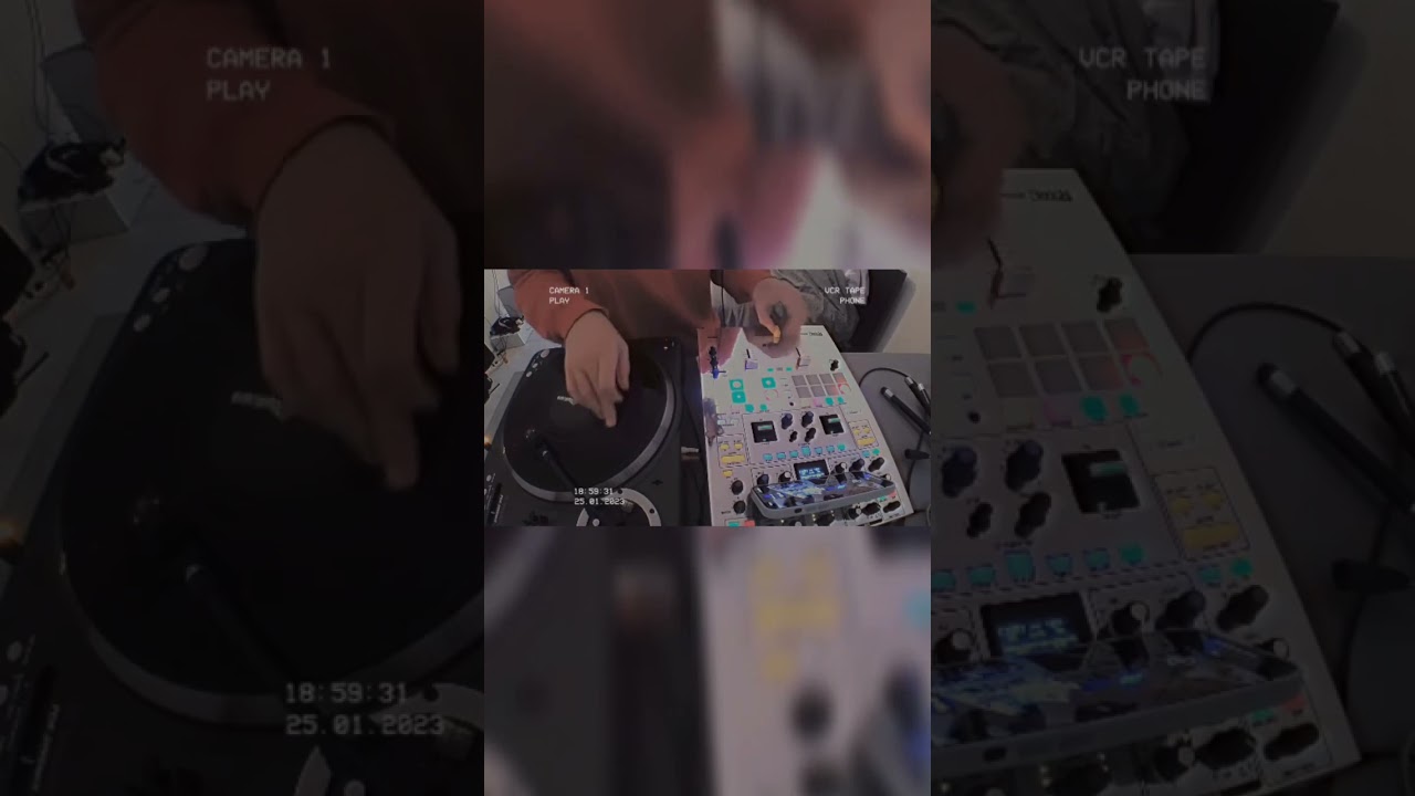 World Djs Doing scratch cuts 