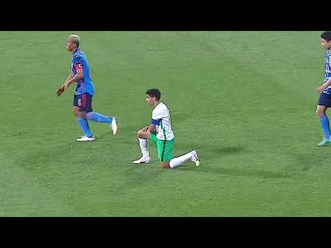 لاعب وسط المنتخب الاولمبي الكابتن حامد الغامدي في مواجهة اليابان 