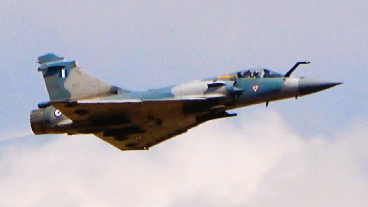 Hellenic Air Force Mirage 2000 Dogfighting Display [4K]