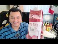 Abriendo una caja de vino tinto california una mezcla de importados de argentina y chile a beber