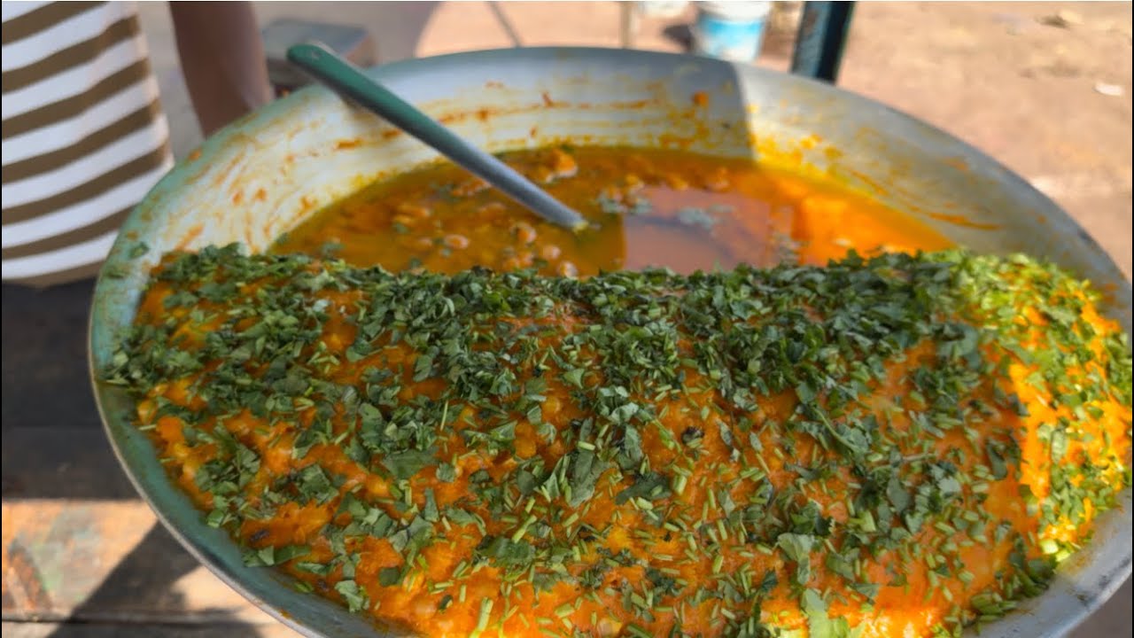 Roadside Samosa Chaat: Itna Chatpata ki dekh kar hi muh mein pani aa jaye!