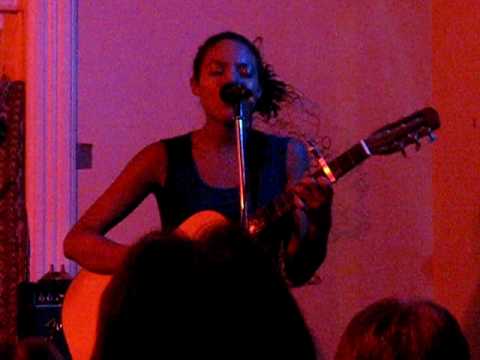 Allison Russell at Gilmour Street Music Hall - Til...