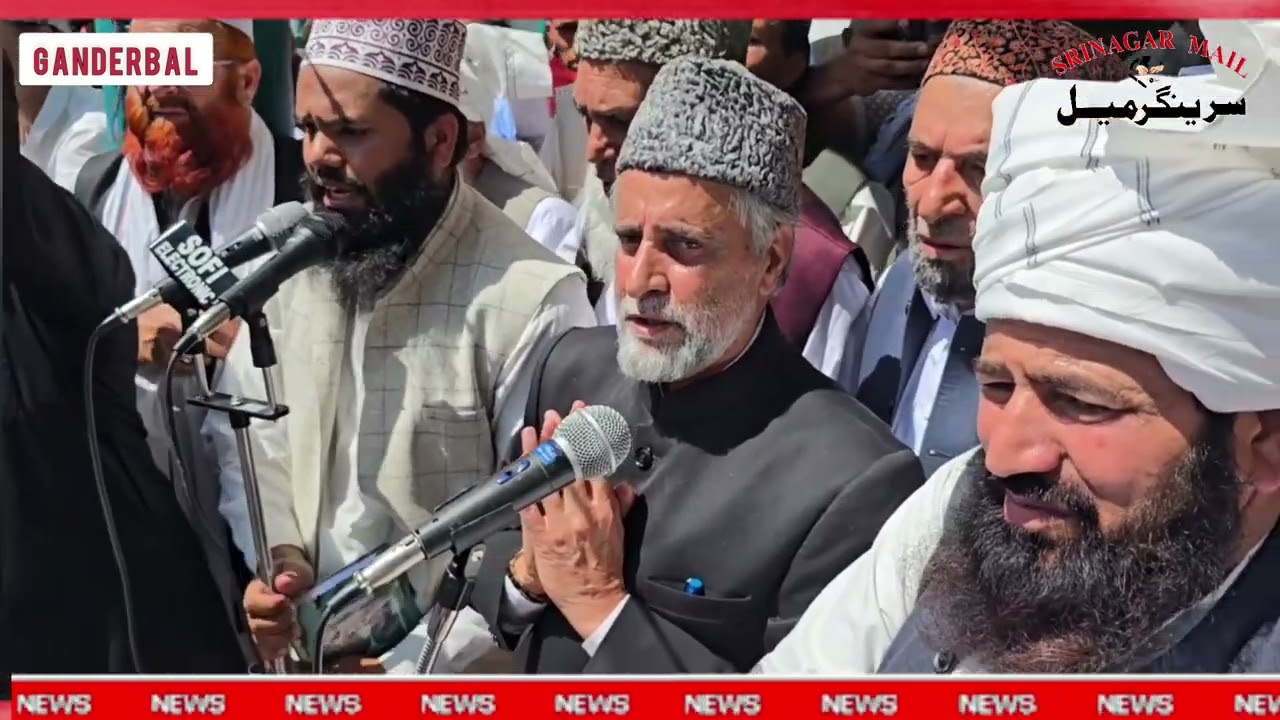 Массовое собрание в Баба Нагри, когда тысячи людей посетили Урс Хазрата Бабы Низам-уд-Дина Киянви...