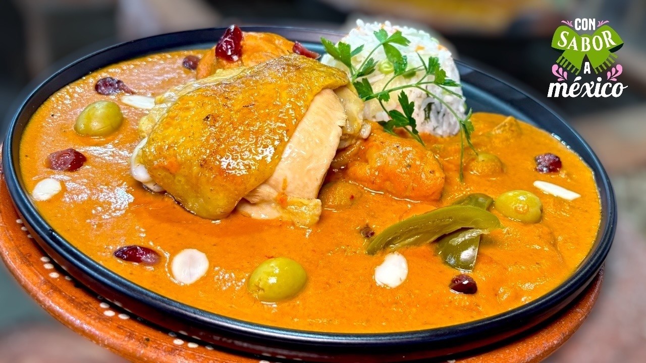 Pollito almendrado suave y cremoso, receta Oaxaqueña