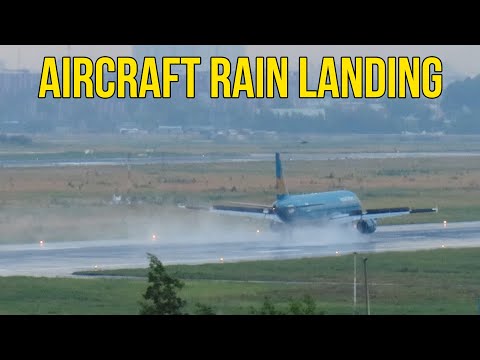 Aircraft Landing Spectacular HEAVY Rain | Reverse Thrust, JUST AMAZING On A Wet Runway
