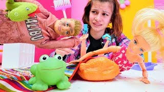 Barbie ve Chelsea ile temizlik yapma oyunları! Seçkin bölümleri izle.