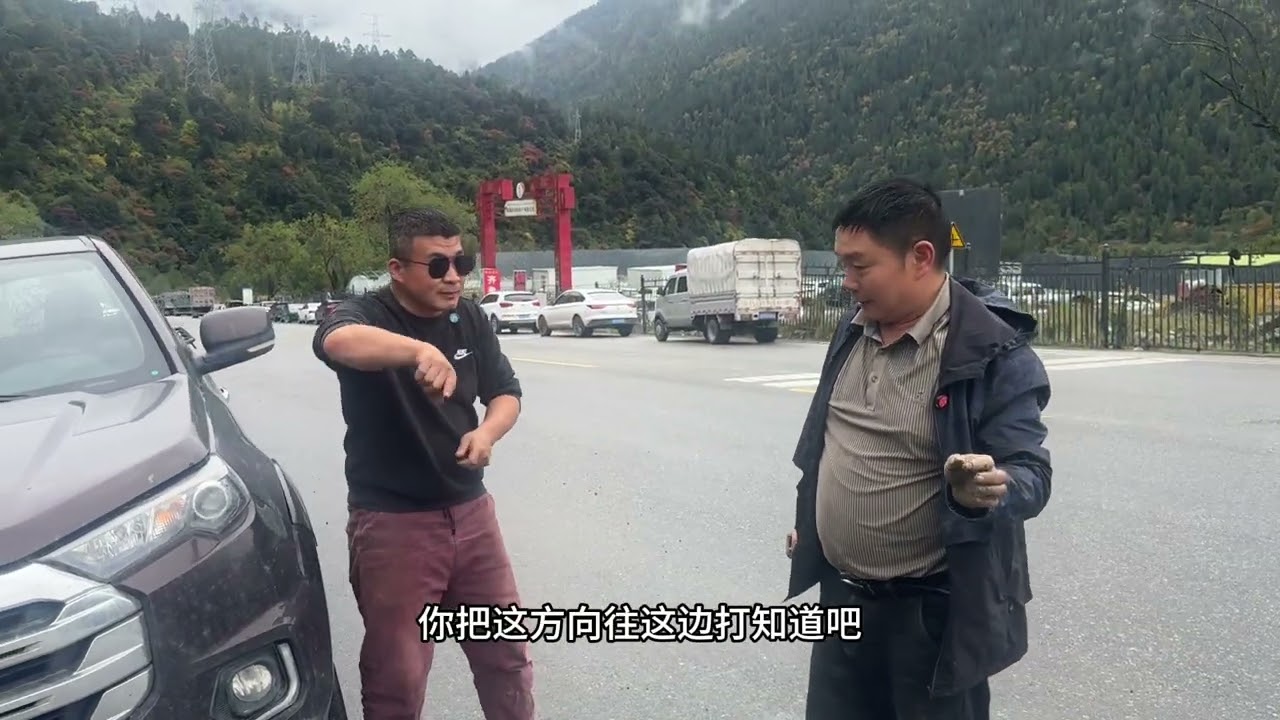 陕西皮卡大哥车掉沟里，遇山东小伙救援开口要一千，把大哥吓坏了