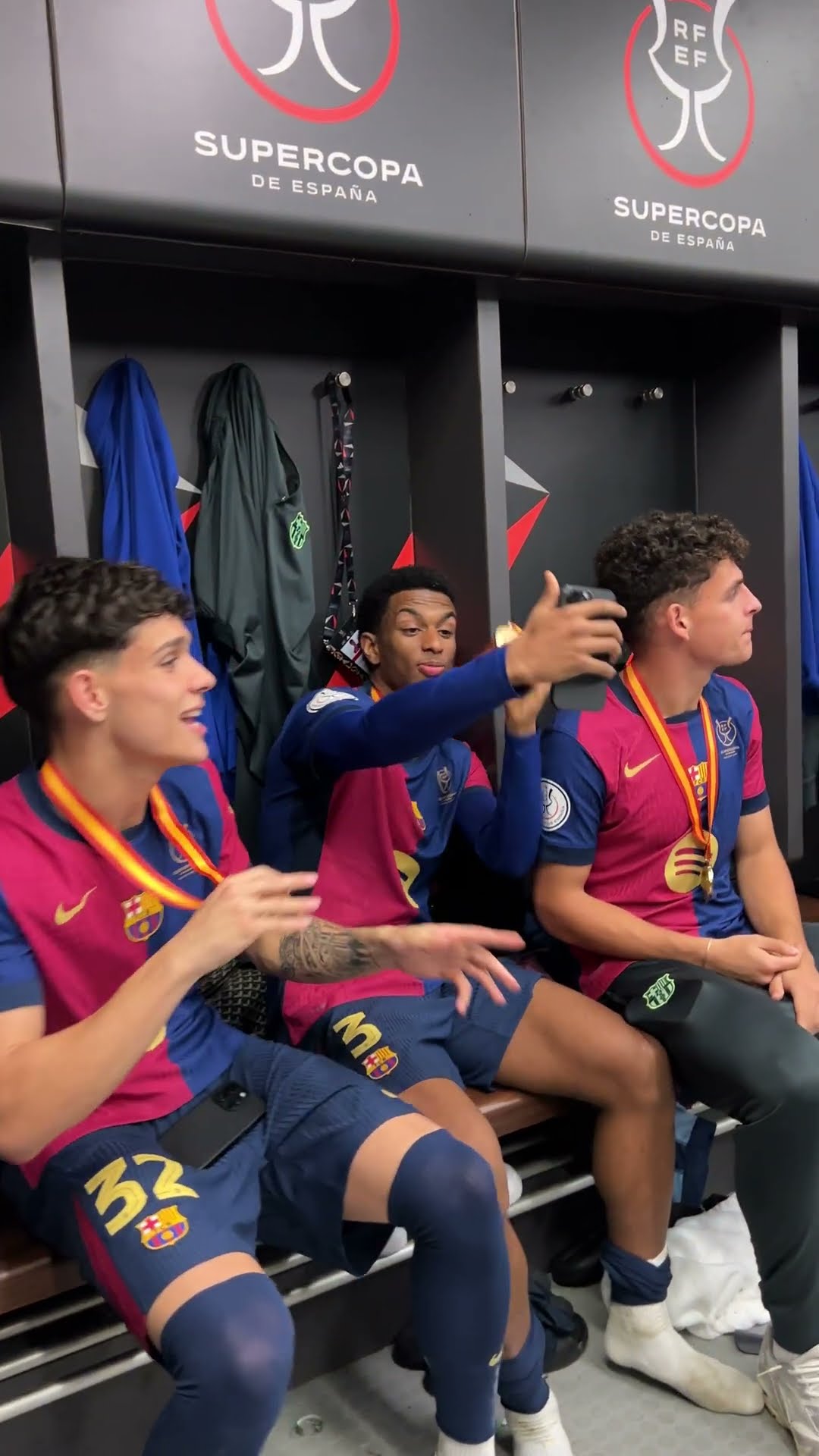 ¿Este, este o este? ? #fcbarcelona #football #shorts